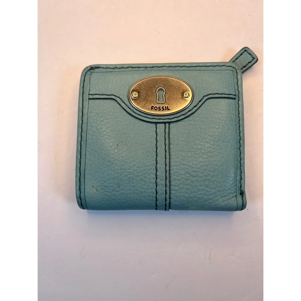 Fossil Blue Pebbled Leather Small Bifold Wallet Keyhole Logo Plate Zipper Pocket
